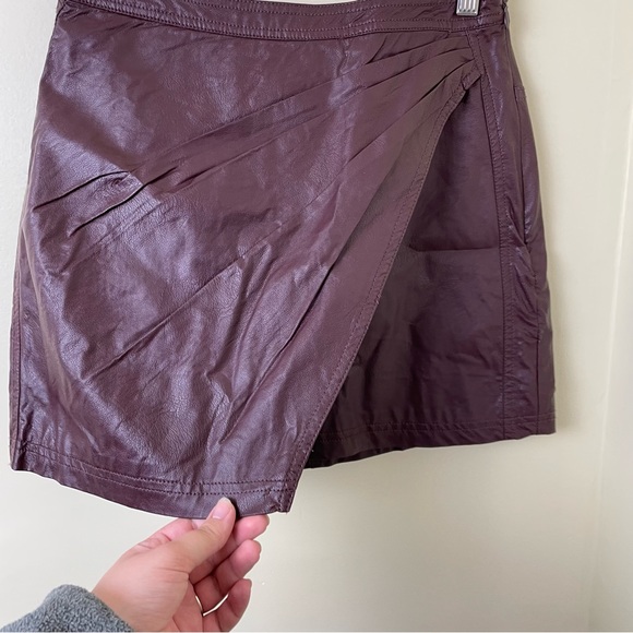 Free People Fake Out Faux Leather Wrap Skirt in Oxblood SZ 4 - Picture 4 of 9